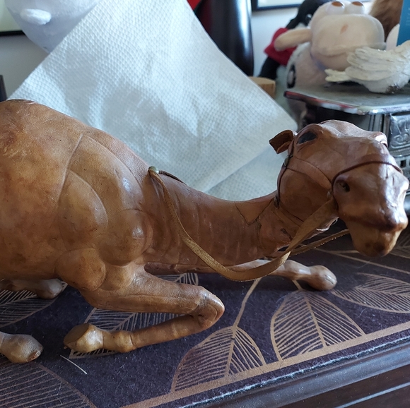 Resting Camel Sculpture - Picture 2 of 4